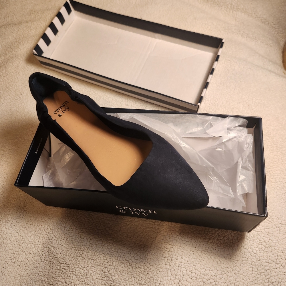 New in Box Crown and Ivy Navy Blue Flats Size 9